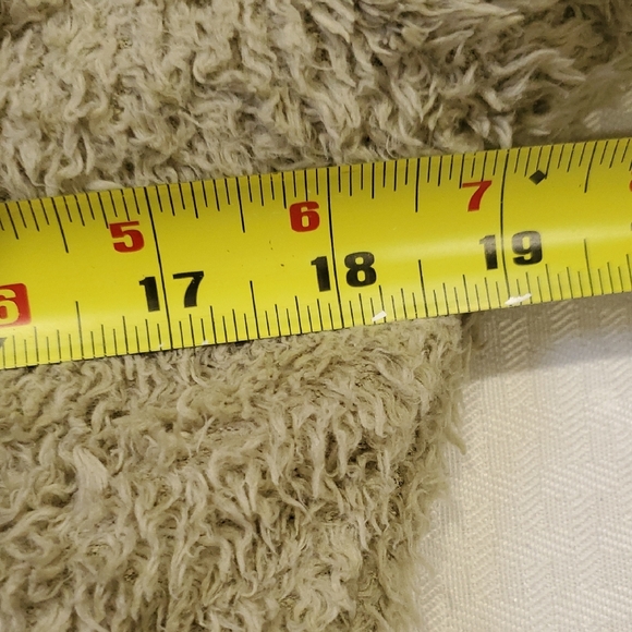 Patagonia Women's Soft Cream Teddy Jacket - Picture 13 of 15